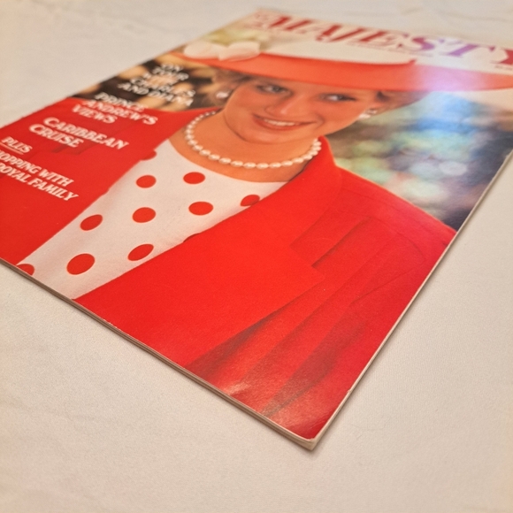 Majesty Magazine Volume 6 No 8 December 1985 Printed In England Royal family - Picture 5 of 9